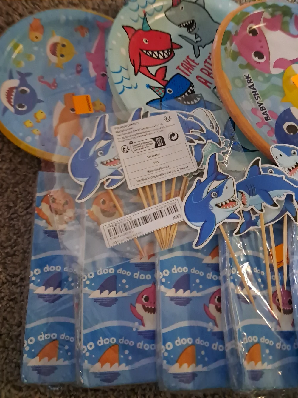 Baby Shark Blue Disposable Party Plates & Napkins Set - Kids Tableware